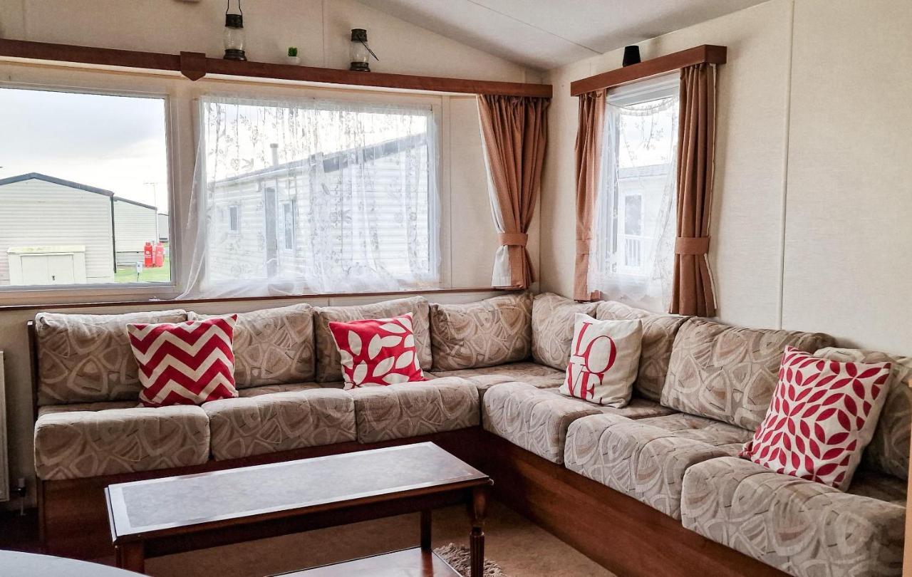 Great 8 Berth Caravan For Hire At St Osyth Beach In Essex Ref 28123Gc Clacton-on-Sea Exterior foto