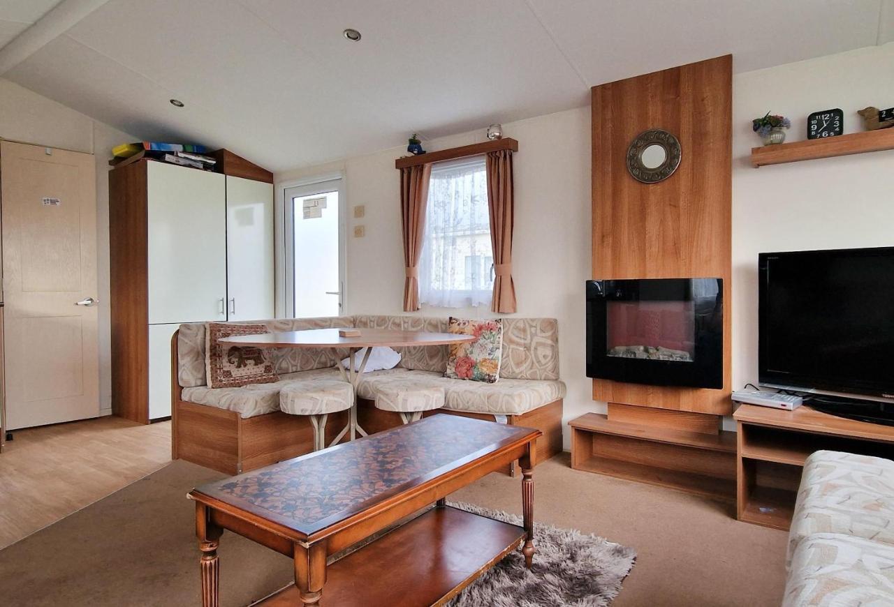 Great 8 Berth Caravan For Hire At St Osyth Beach In Essex Ref 28123Gc Clacton-on-Sea Exterior foto