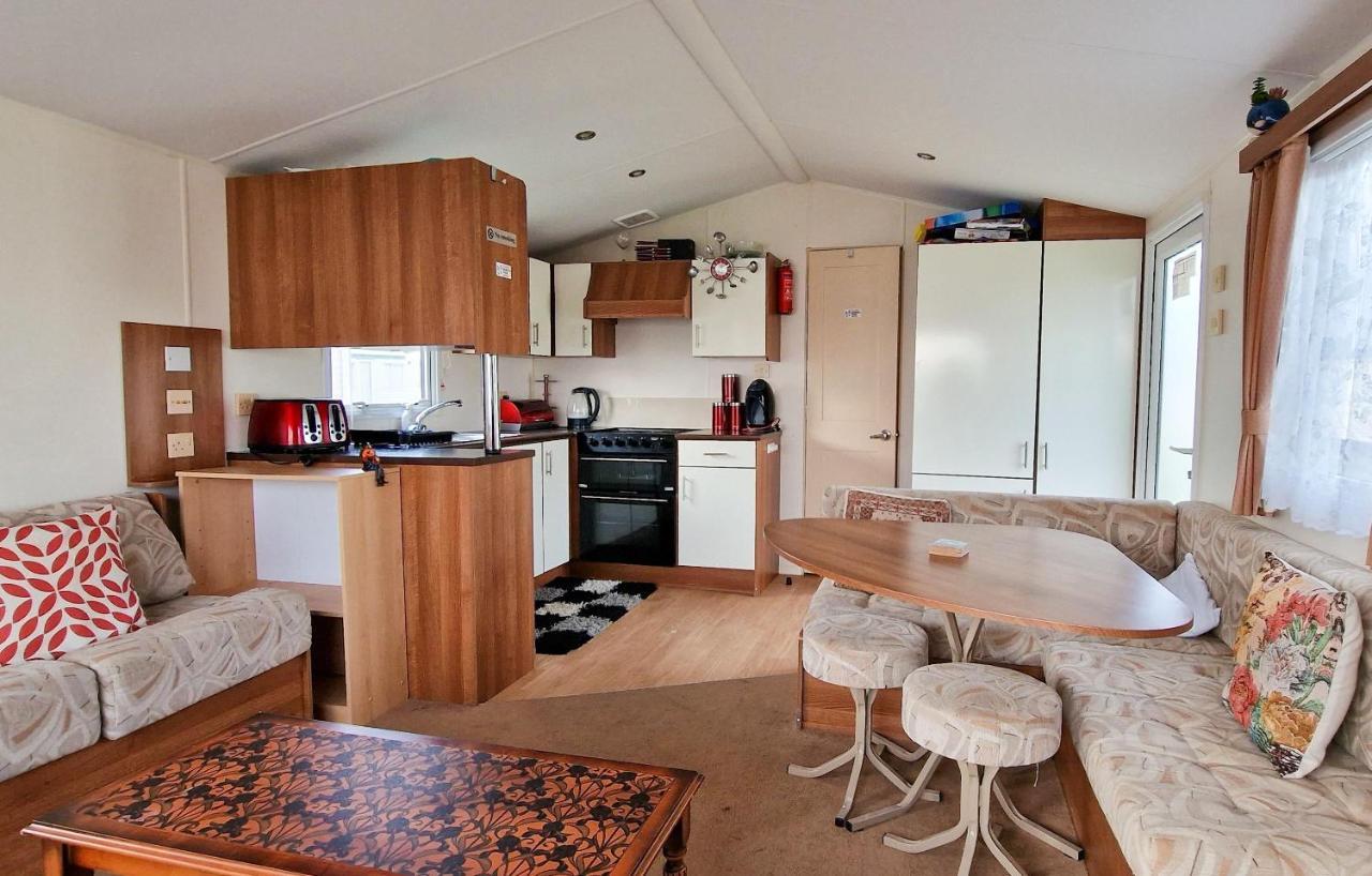 Great 8 Berth Caravan For Hire At St Osyth Beach In Essex Ref 28123Gc Clacton-on-Sea Exterior foto