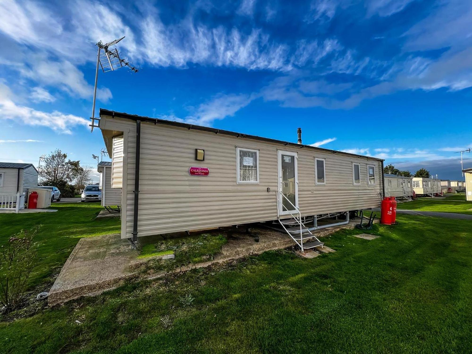 Great 8 Berth Caravan For Hire At St Osyth Beach In Essex Ref 28123Gc Clacton-on-Sea Exterior foto
