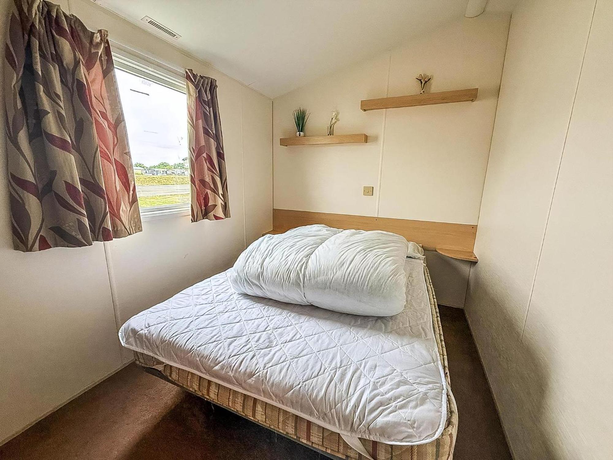 Great 8 Berth Caravan For Hire At St Osyth Beach In Essex Ref 28123Gc Clacton-on-Sea Exterior foto